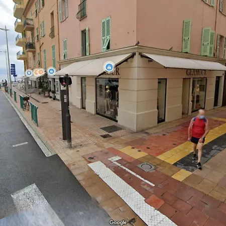 Avec Mezzanine, Climatisé, Au Cœur De Menton, Proche Plages Et Commerces - Fr-1-196-300 *