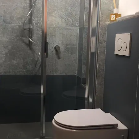 Avec Mezzanine, Climatisé, Au Cœur De Menton, Proche Plages Et Commerces - Fr-1-196-300 Apartamento