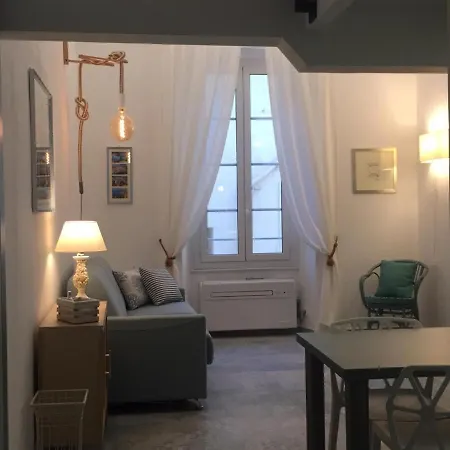 Avec Mezzanine, Climatisé, Au Cœur De Menton, Proche Plages Et Commerces - Fr-1-196-300 Apartamento *